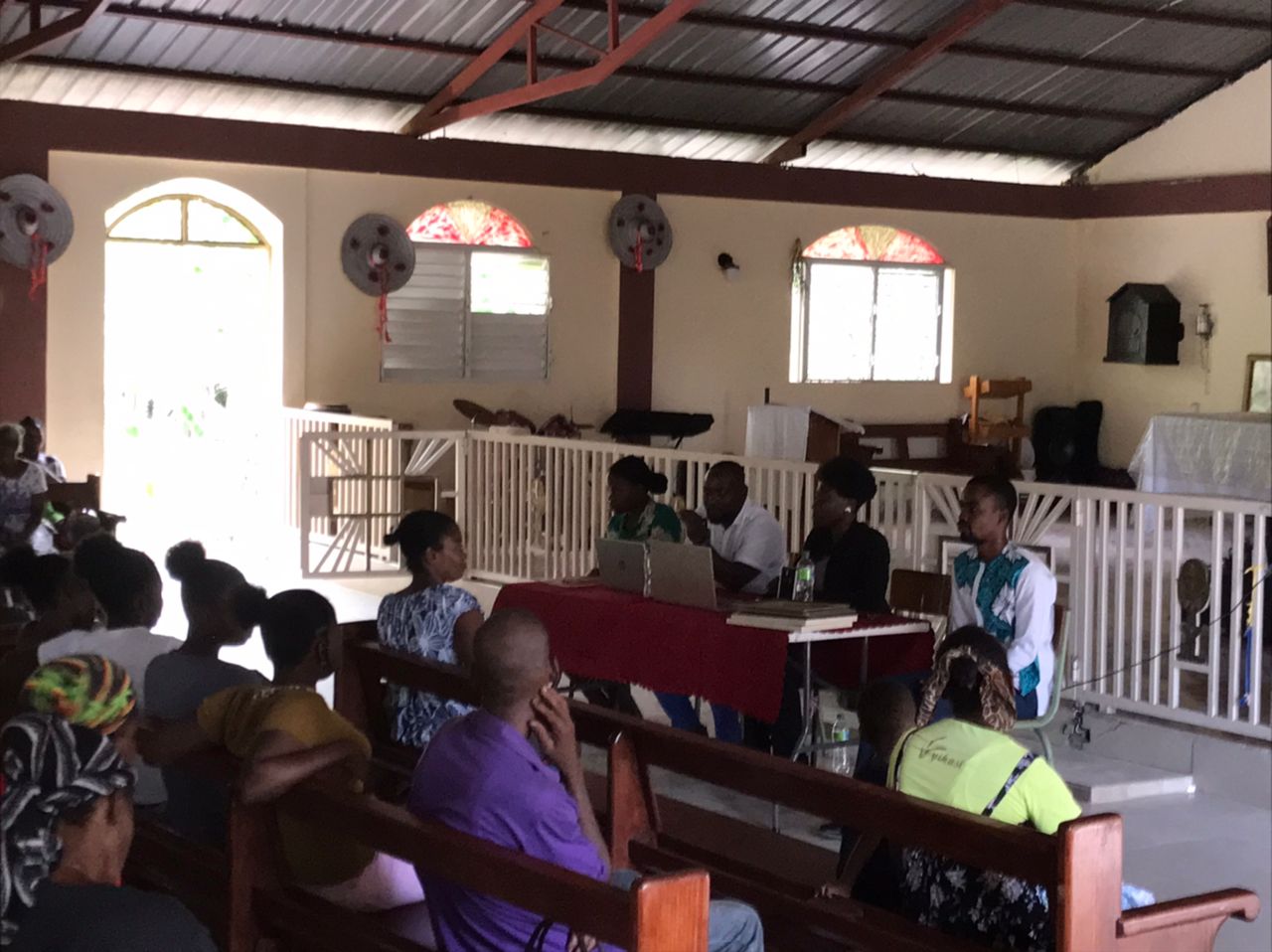 Vijend Haïti youth outreach session in the community