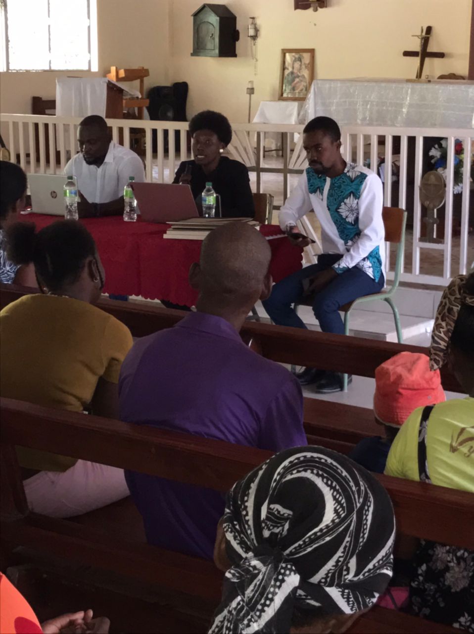 Vijend Haïti leadership team speaking to the community